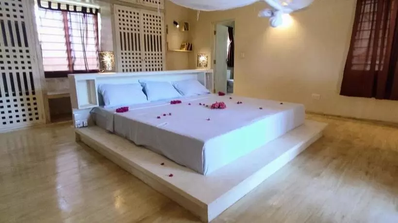تختخواب و صبحانه Ocean Zuri Villa