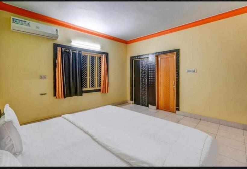 Hotel Moon Near Sea Beach