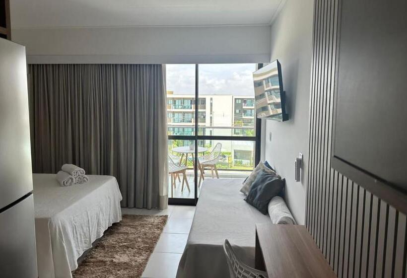 Makia Beach Experience