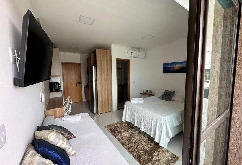 Makia Beach Experience