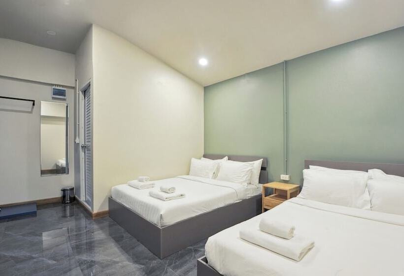 Отель Ployburi Boutique