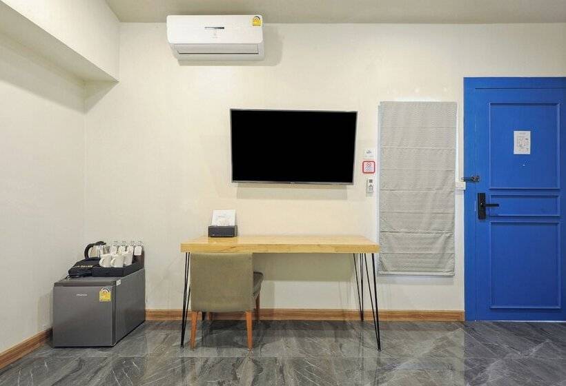 Отель Ployburi Boutique