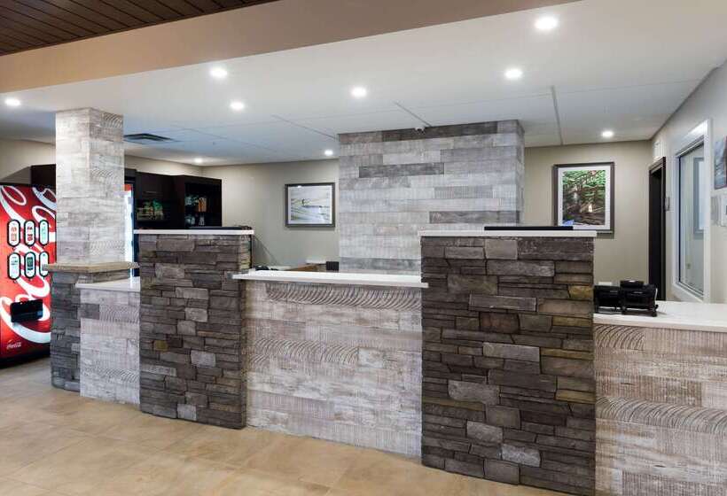 בית מלון כפרי Ramada By Wyndham Revelstoke