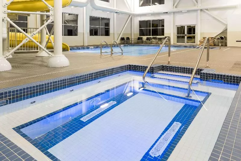 هتل Ramada By Wyndham Revelstoke