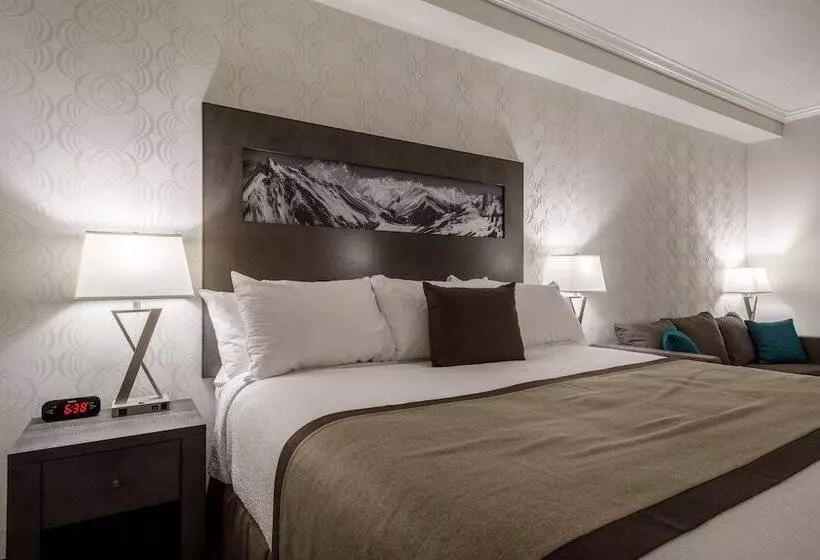 هتل Ramada By Wyndham Revelstoke