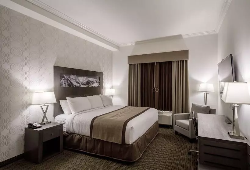 هتل Ramada By Wyndham Revelstoke
