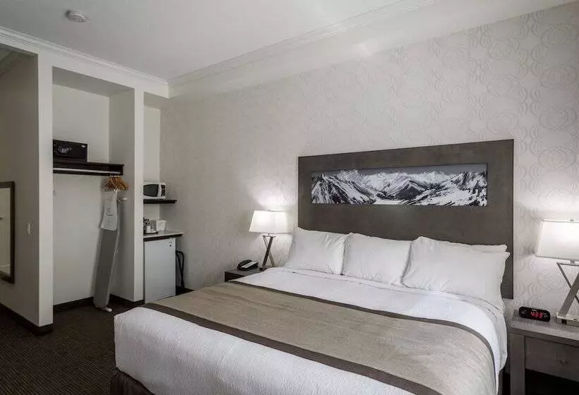هتل Ramada By Wyndham Revelstoke