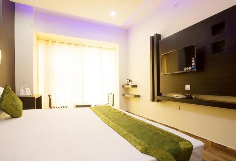 ホテル Vibhav Grand