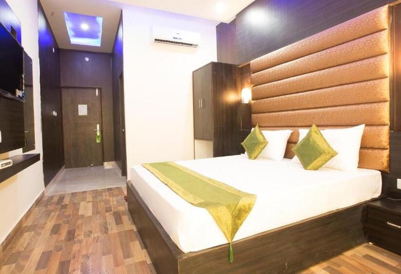 ホテル Vibhav Grand