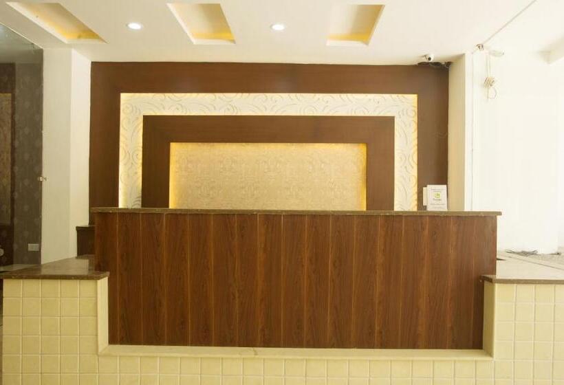 ホテル Vibhav Grand