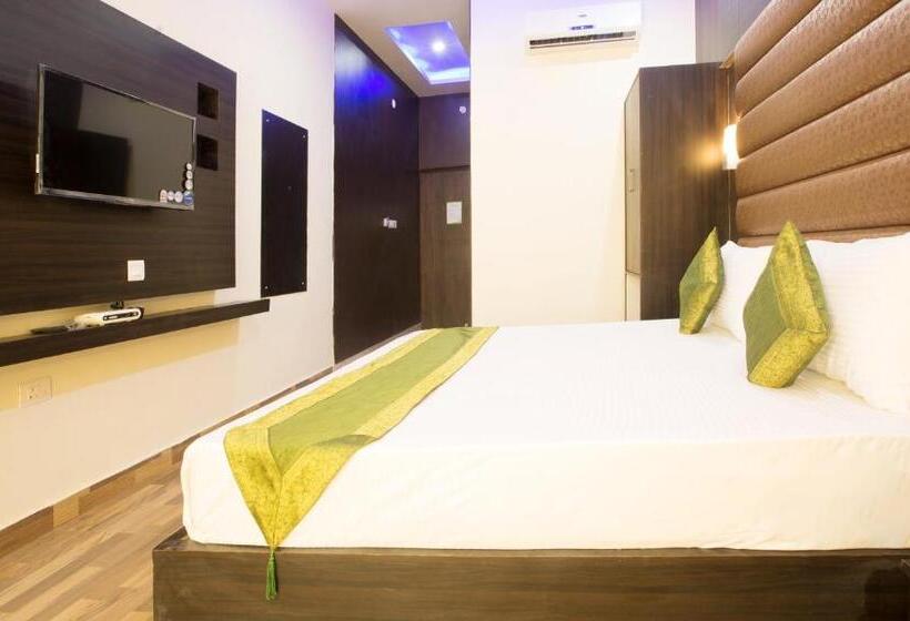 ホテル Vibhav Grand