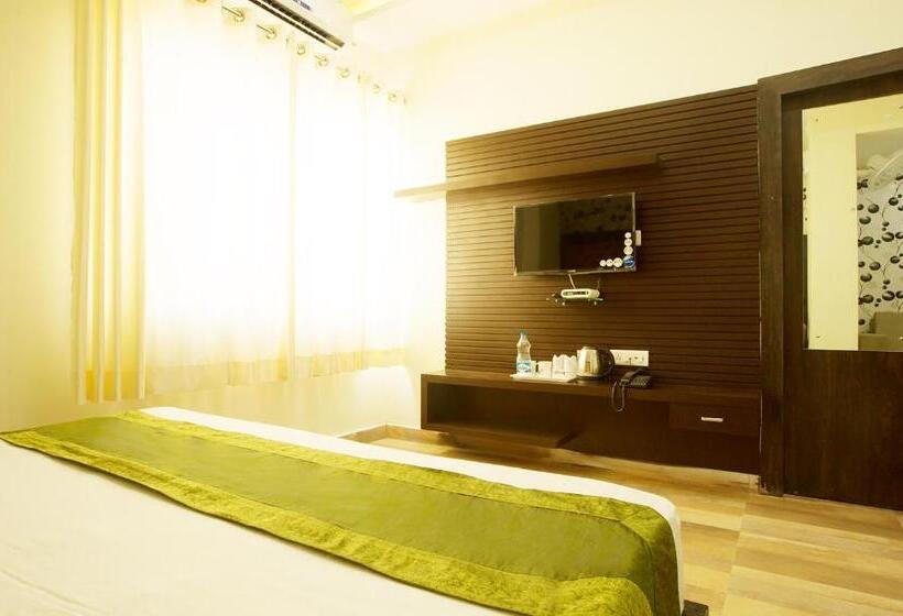 ホテル Vibhav Grand