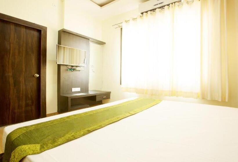 ホテル Vibhav Grand