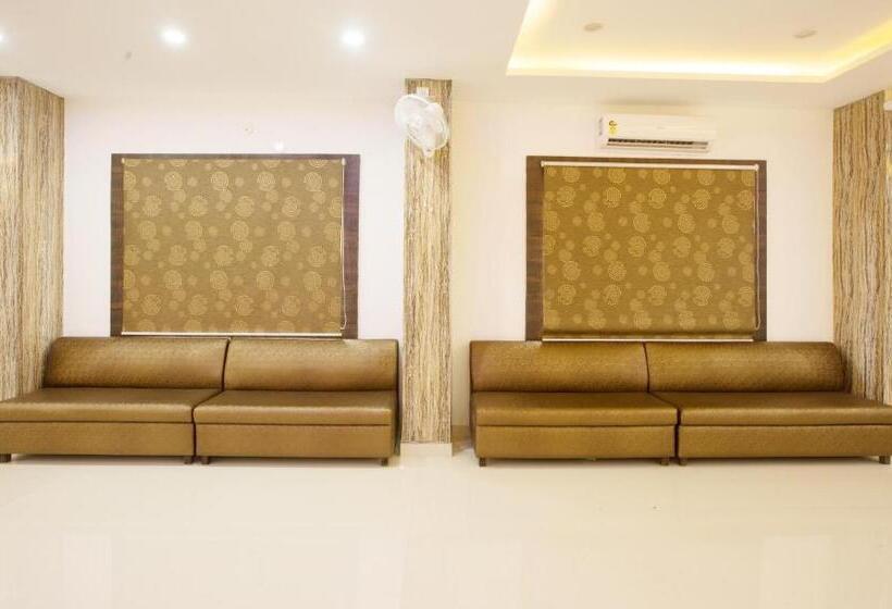 ホテル Vibhav Grand