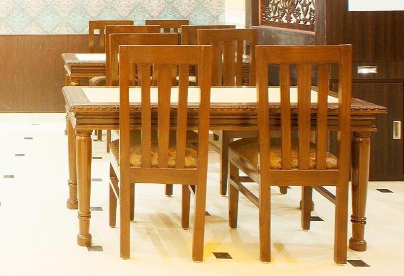 ホテル Vibhav Grand