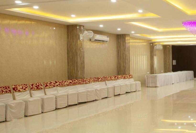 ホテル Vibhav Grand