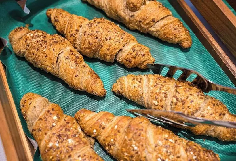 Hotelli Hampton By Hilton Locarno