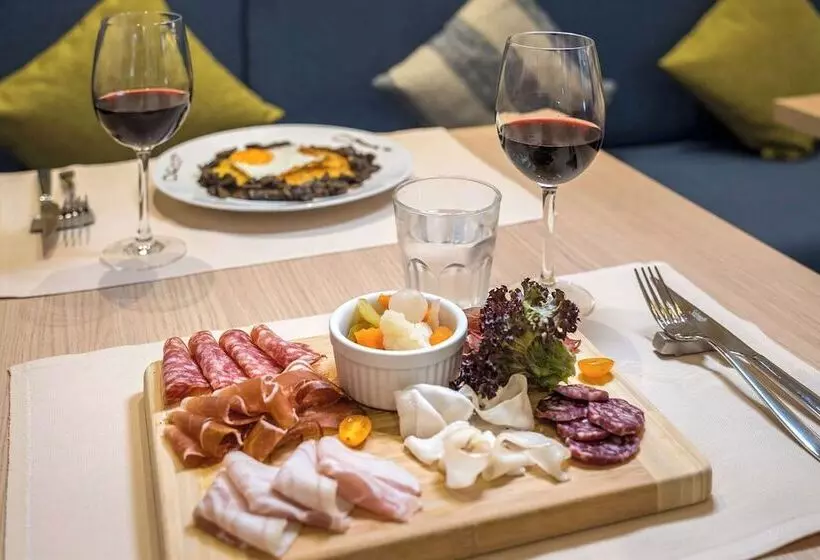 Hotelli Hampton By Hilton Locarno