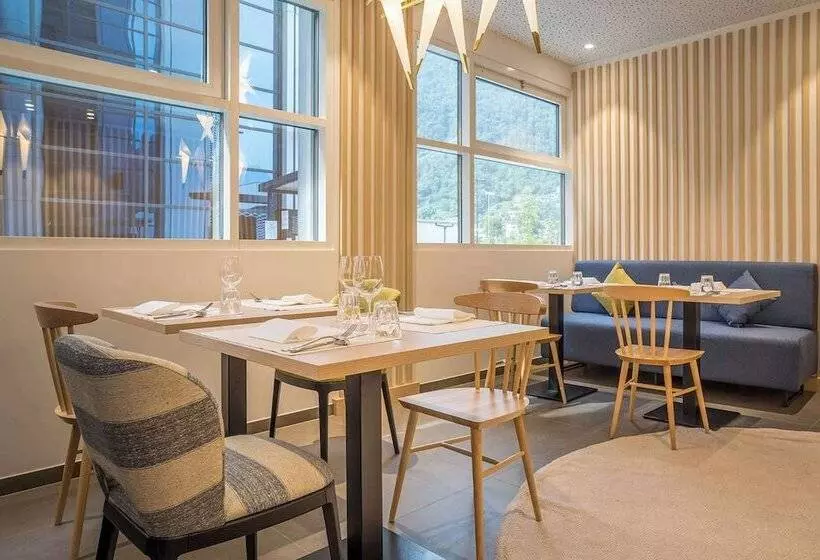 Hotelli Hampton By Hilton Locarno