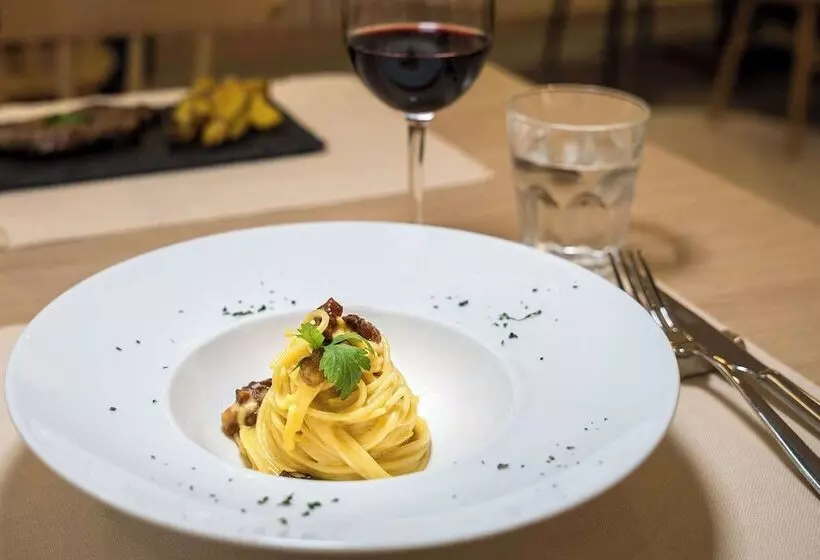 Hotelli Hampton By Hilton Locarno