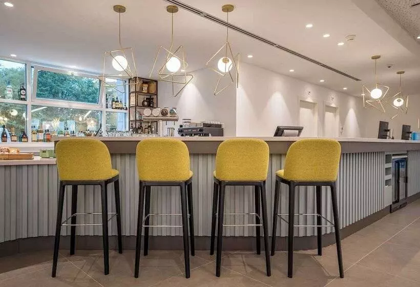 Hotelli Hampton By Hilton Locarno