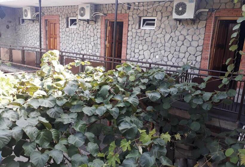 هاستل E U R O P E