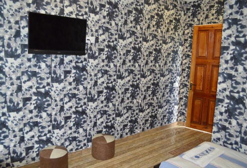 هاستل E U R O P E