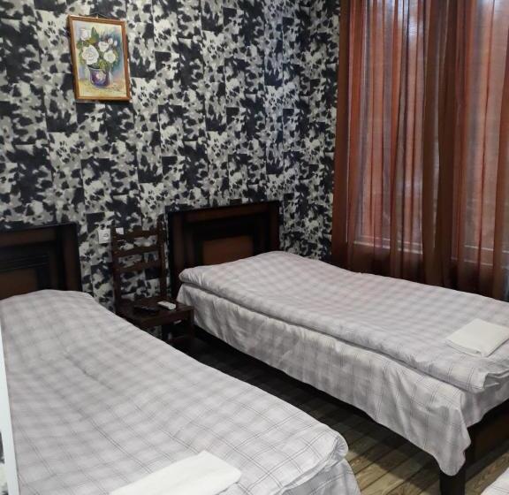 هاستل E U R O P E