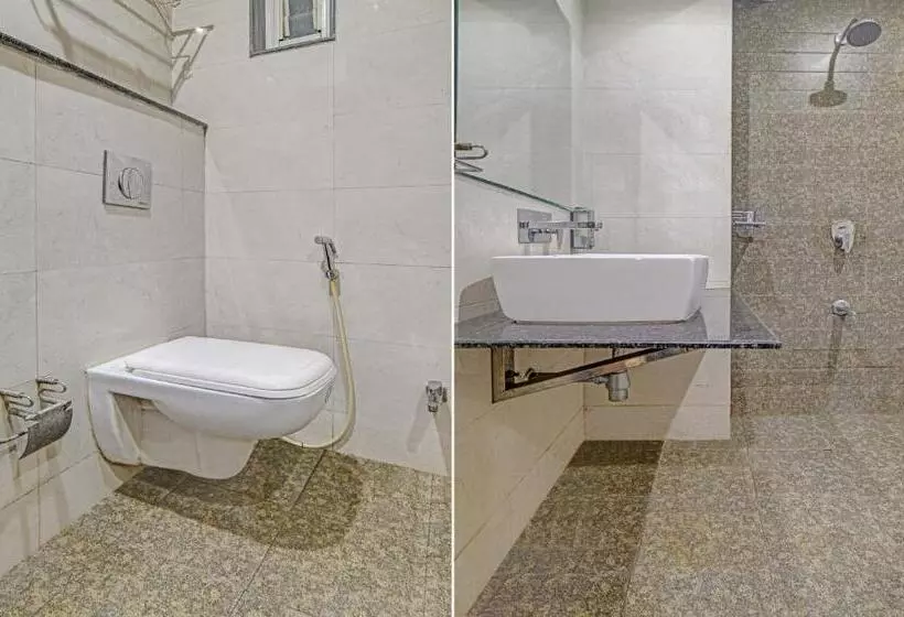 Collection O Hotel Johri Residency