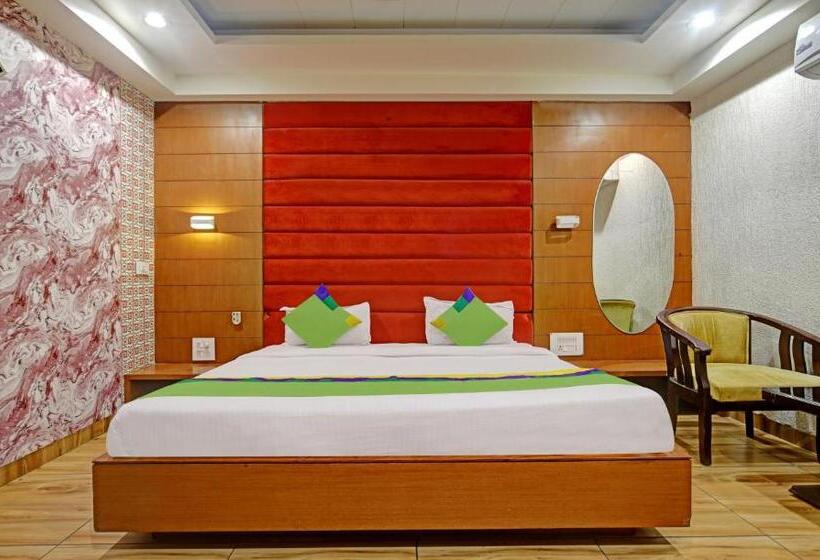 Collection O Hotel Johri Residency