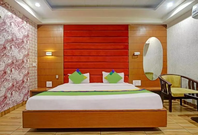 Collection O Hotel Johri Residency
