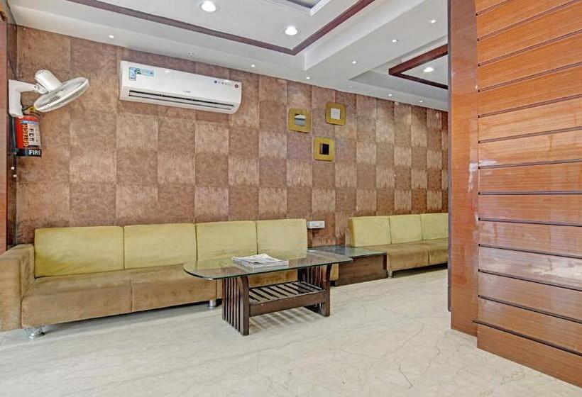 Collection O Hotel Johri Residency