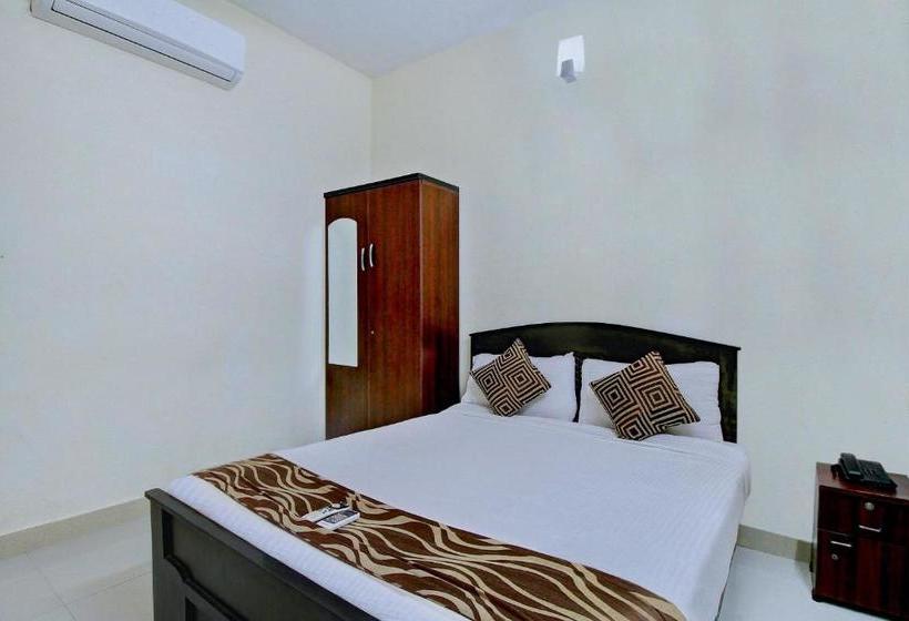 ホテル Oyo Rooms Ecr Road Opposite Spencers