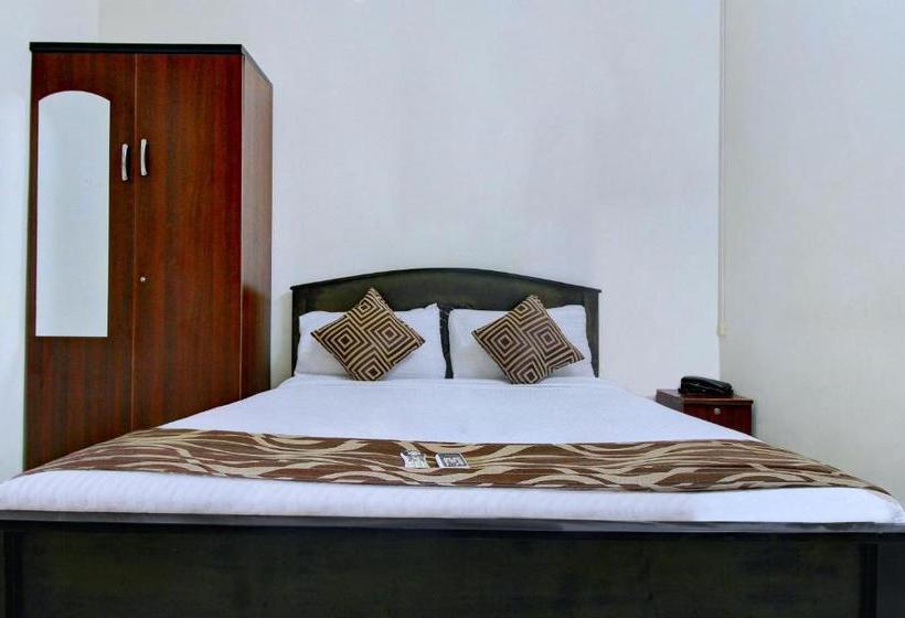 ホテル Oyo Rooms Ecr Road Opposite Spencers