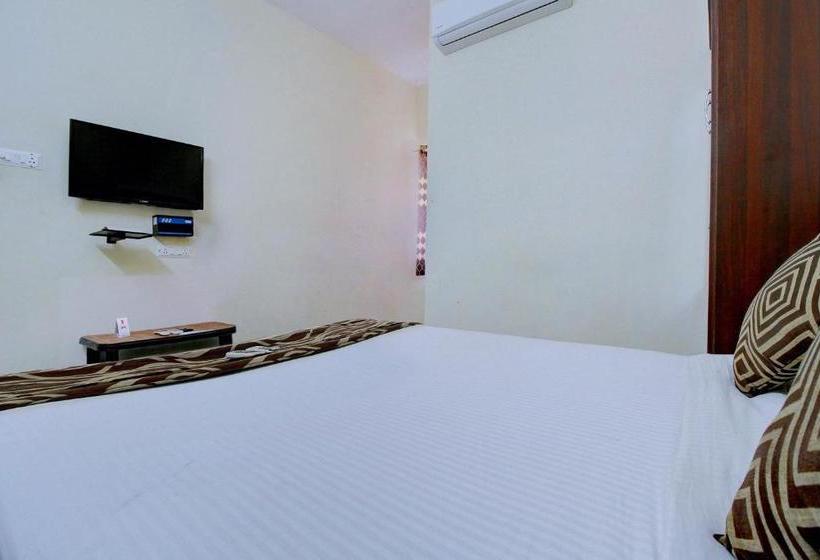 ホテル Oyo Rooms Ecr Road Opposite Spencers