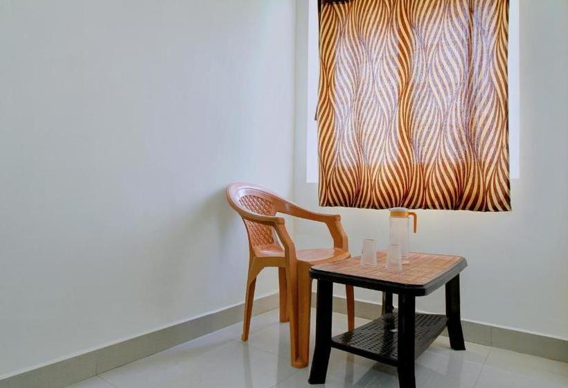 ホテル Oyo Rooms Ecr Road Opposite Spencers