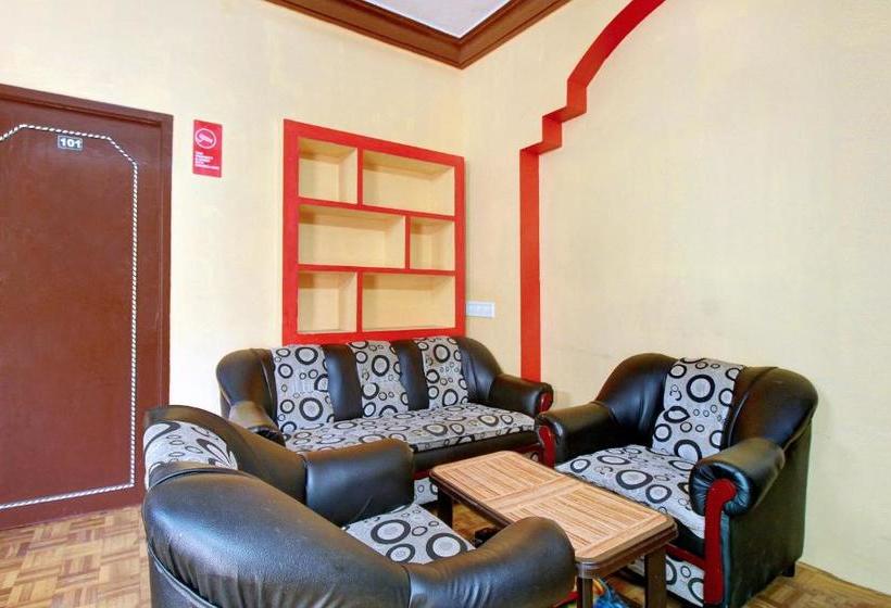 ホテル Oyo Rooms Ecr Road Opposite Spencers