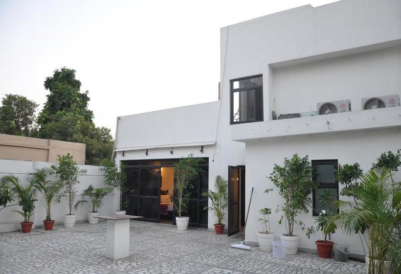 مبيت وإفطار Namaste Bnb & Service Apartments