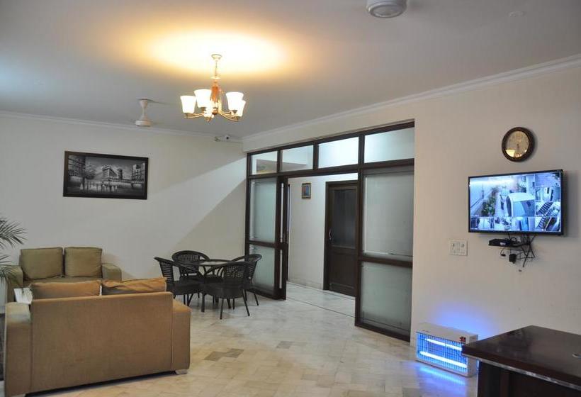 مبيت وإفطار Namaste Bnb & Service Apartments