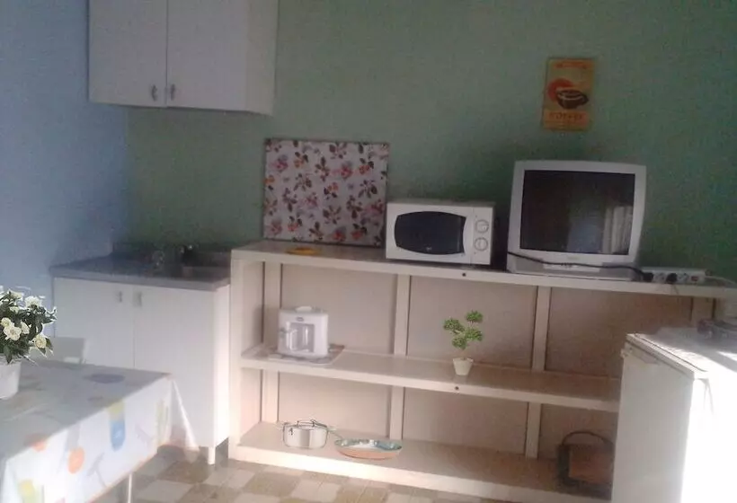 تختخواب و صبحانه Room In Bb Bb Sciddicu Rooms, Lg