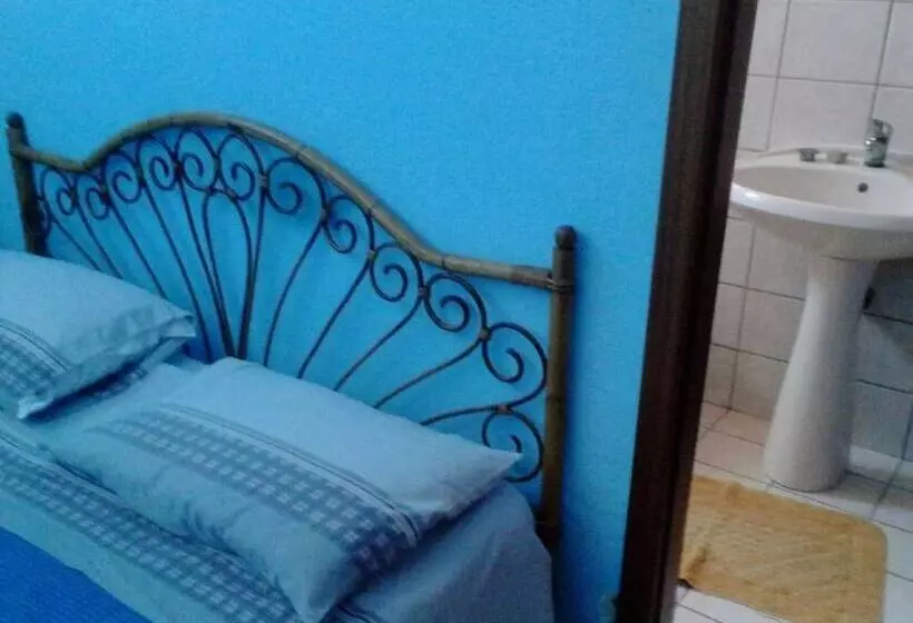 تختخواب و صبحانه Room In Bb Bb Sciddicu Rooms, Lg