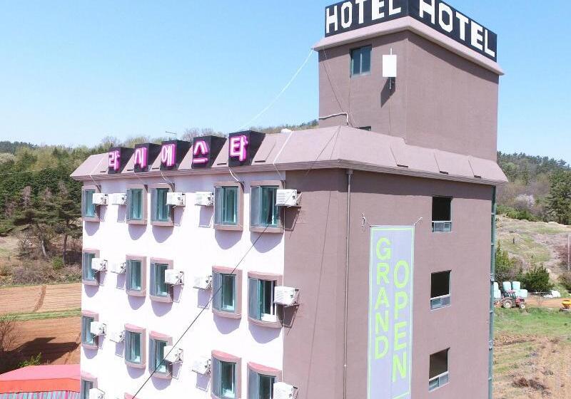 בית מלון כפרי Gunsan La Siesta