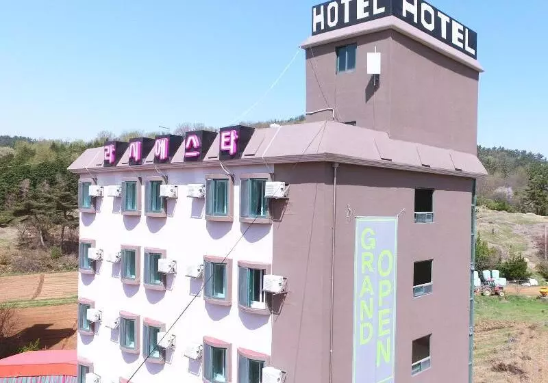 Hotelli Gunsan La Siesta