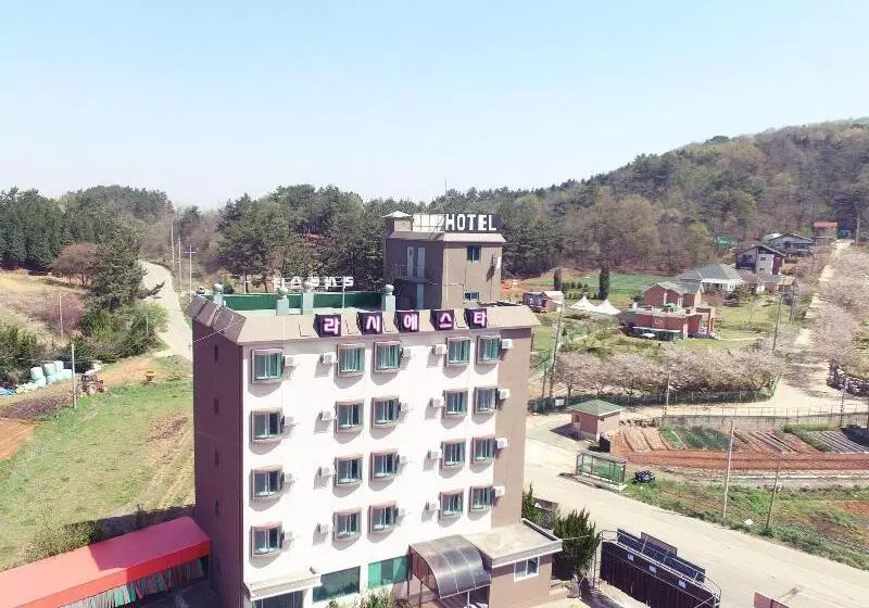 Hotelli Gunsan La Siesta