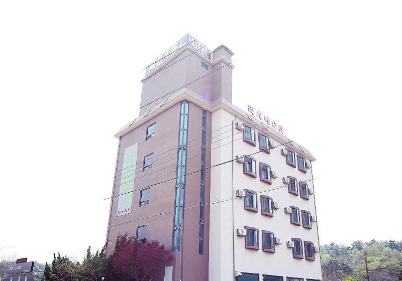 בית מלון כפרי Gunsan La Siesta