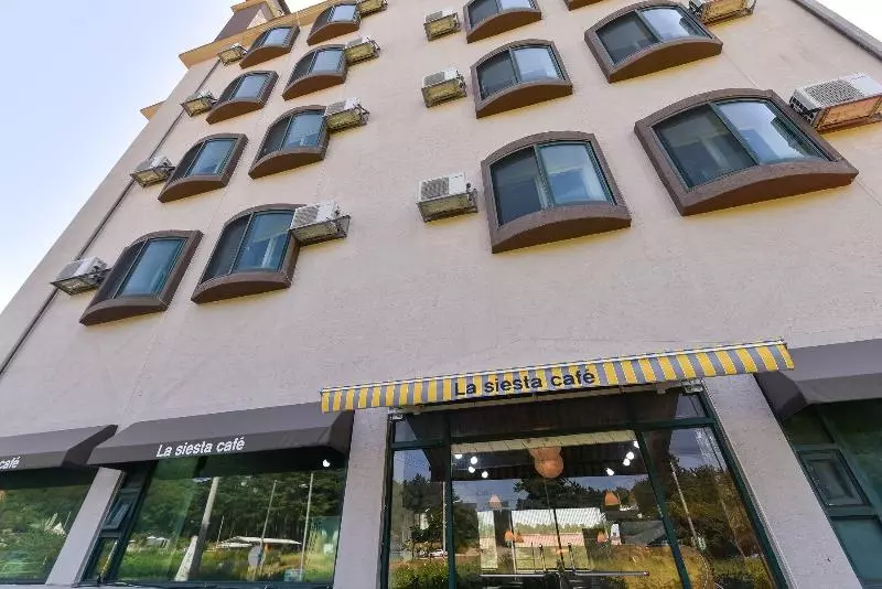 Hotelli Gunsan La Siesta