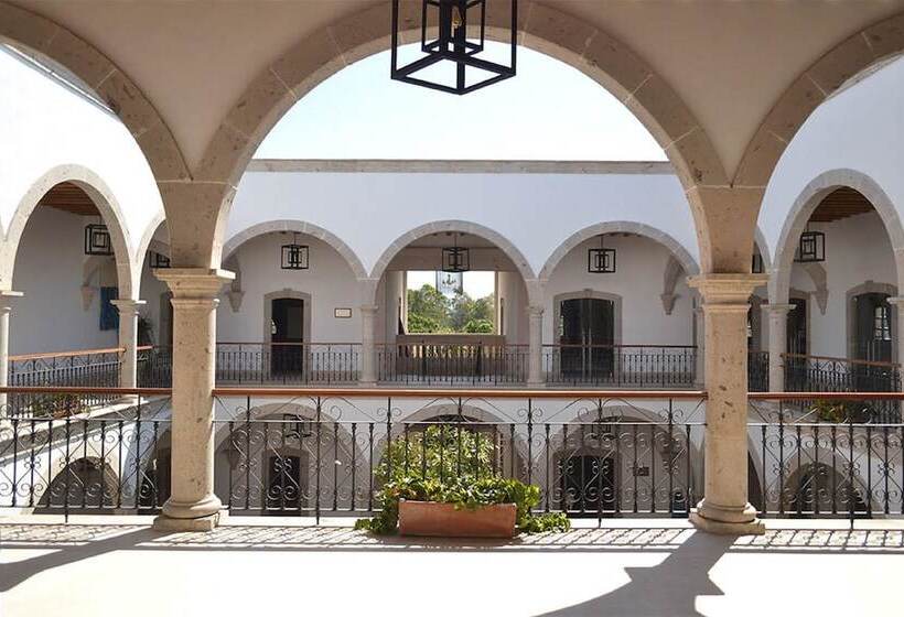 هتل Hacienda Santa Fe