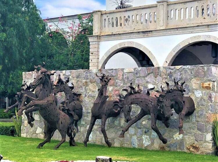 هتل Hacienda Santa Fe