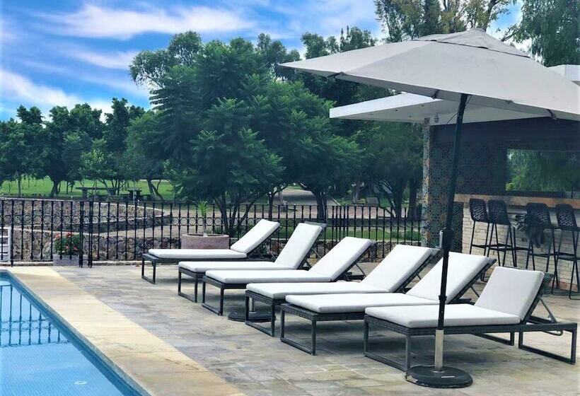 هتل Hacienda Santa Fe