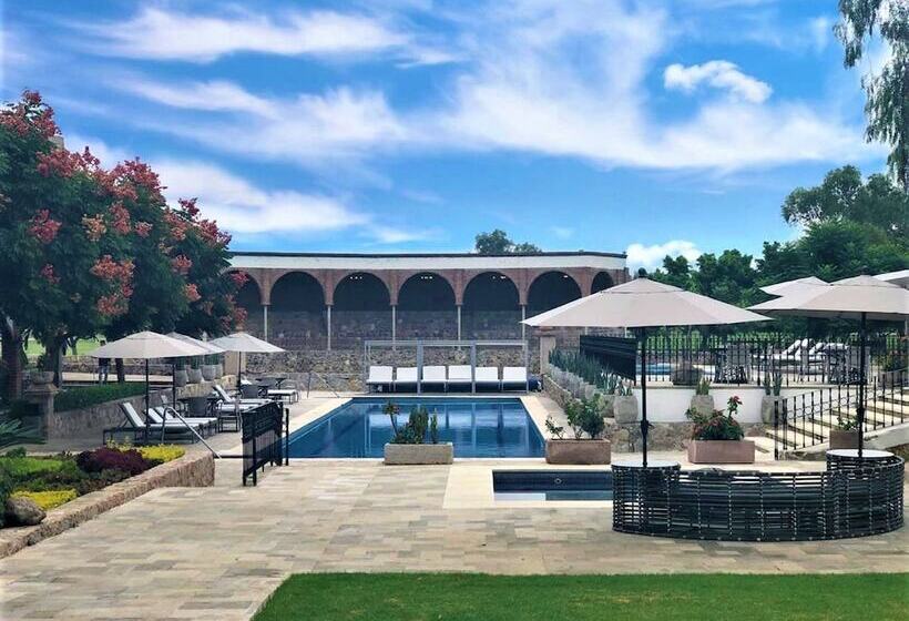 هتل Hacienda Santa Fe